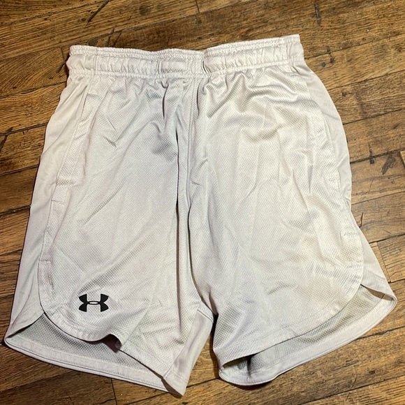 Under Armor Heatgear athletic gym shorts Silver - Picture 2 of 3